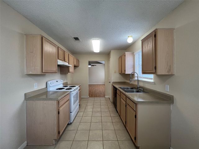 2213 Rolling Creek Run, Fort Worth, TX 76108