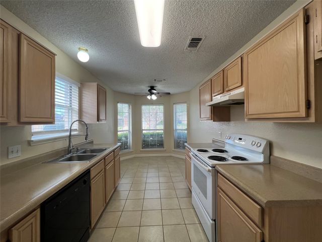 2213 Rolling Creek Run, Fort Worth, TX 76108