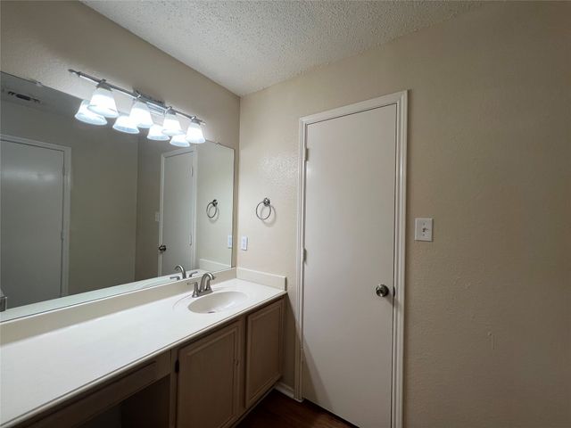 2213 Rolling Creek Run, Fort Worth, TX 76108