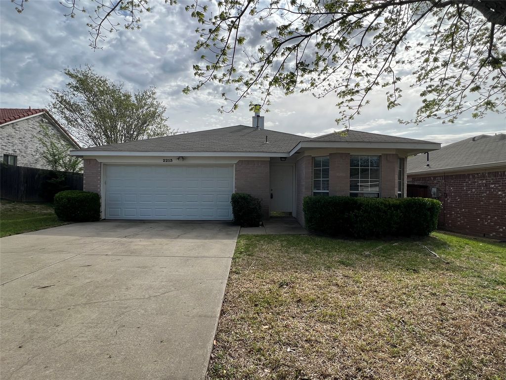 2213 Rolling Creek Run, Fort Worth, TX 76108