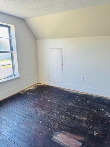 217 Main Street, Palacios, TX 77465