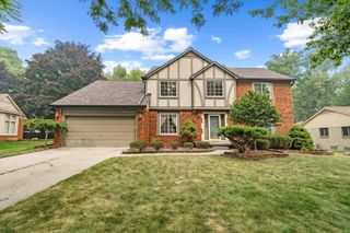 25872 Hunt Club Boulevard, Farmington, MI 48335