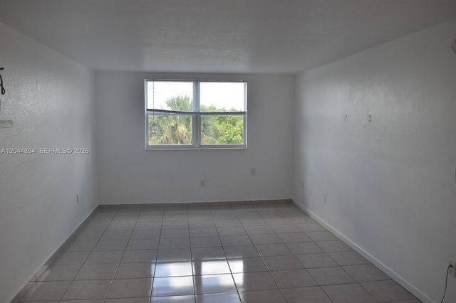 666 W 81st Street 311, Hialeah, FL 33014