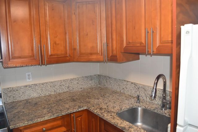 666 W 81st Street 311, Hialeah, FL 33014