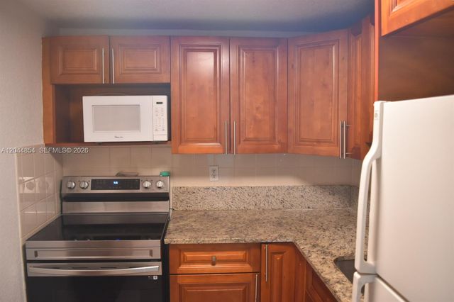 666 W 81st Street 311, Hialeah, FL 33014