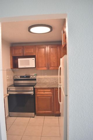 666 W 81st Street 311, Hialeah, FL 33014