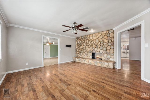 201 Oleander Avenue, Bakersfield, CA 93304