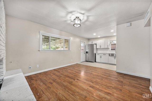 201 Oleander Avenue, Bakersfield, CA 93304