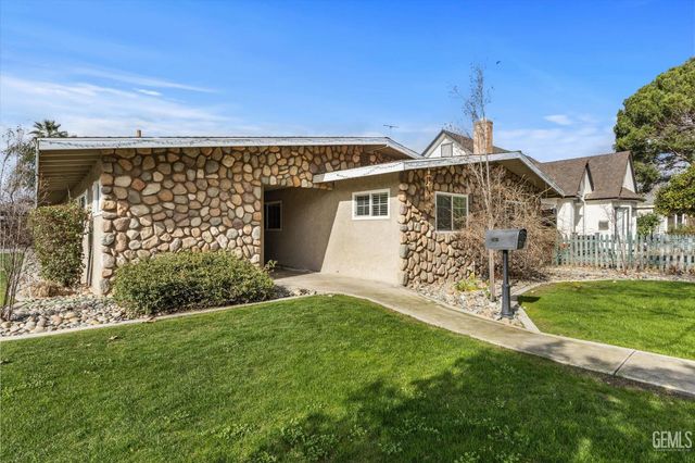 201 Oleander Avenue, Bakersfield, CA 93304