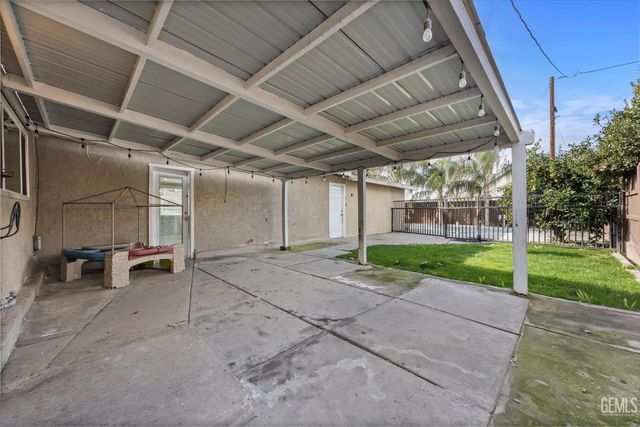 201 Oleander Avenue, Bakersfield, CA 93304