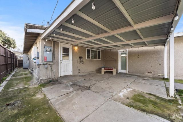 201 Oleander Avenue, Bakersfield, CA 93304