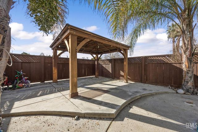 201 Oleander Avenue, Bakersfield, CA 93304