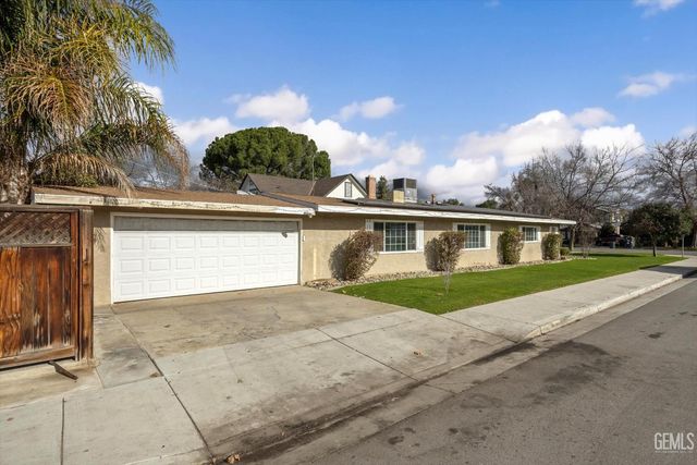 201 Oleander Avenue, Bakersfield, CA 93304