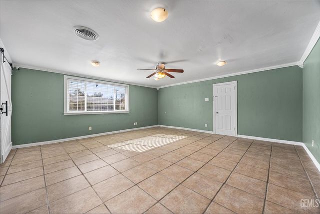 201 Oleander Avenue, Bakersfield, CA 93304