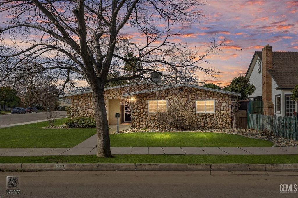 201 Oleander Avenue, Bakersfield, CA 93304