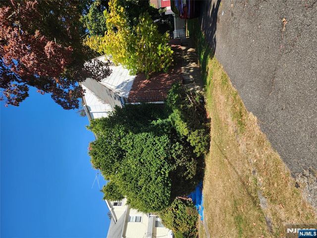 133 Shepard Avenue, Teaneck, NJ 07666