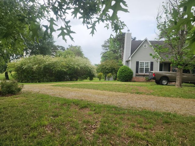 491 Hillview Dr, Lawrenceburg, TN 38464