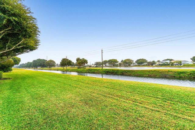 5771 Fairway Park Court 103, Boynton Beach, FL 33437