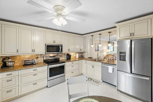 5771 Fairway Park Court 103, Boynton Beach, FL 33437