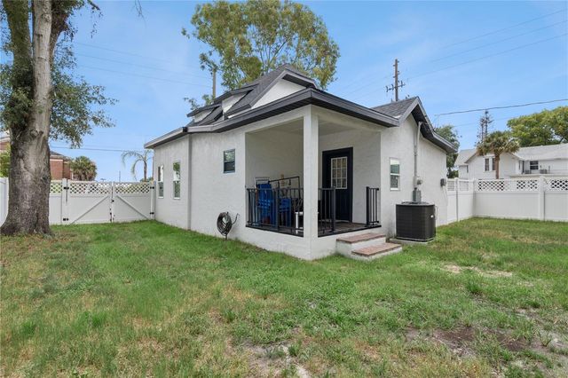 732 E ORANGE AVENUE, Eustis, FL 32726