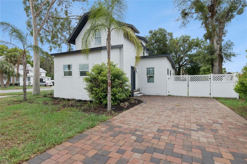732 E ORANGE AVENUE, Eustis, FL 32726