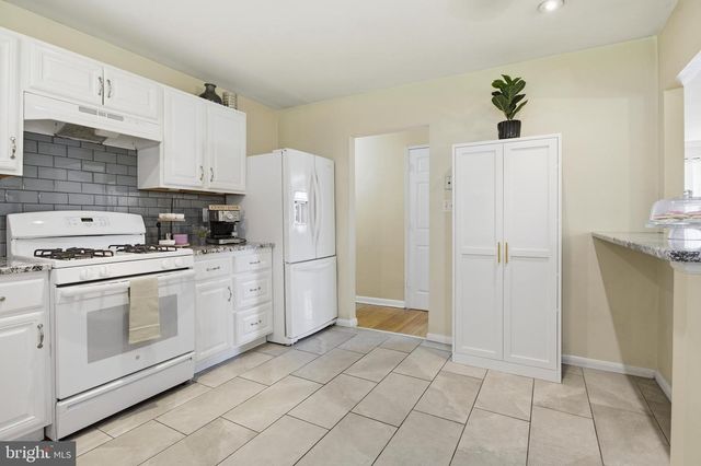 109 SHUBROOK LN, Aston, PA 19014