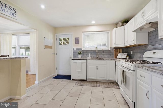 109 SHUBROOK LN, Aston, PA 19014