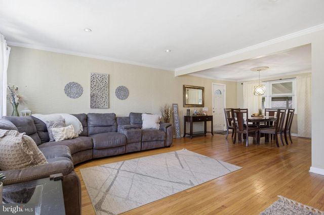 109 SHUBROOK LN, Aston, PA 19014