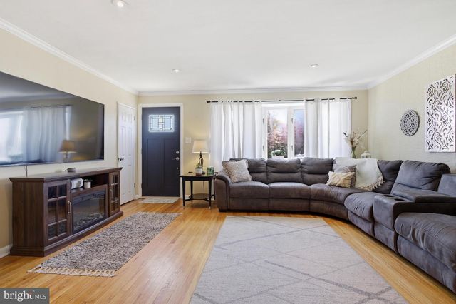 109 SHUBROOK LN, Aston, PA 19014
