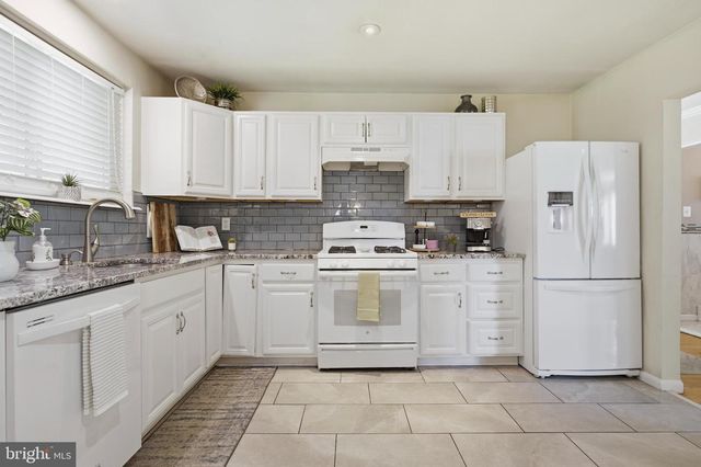 109 SHUBROOK LN, Aston, PA 19014