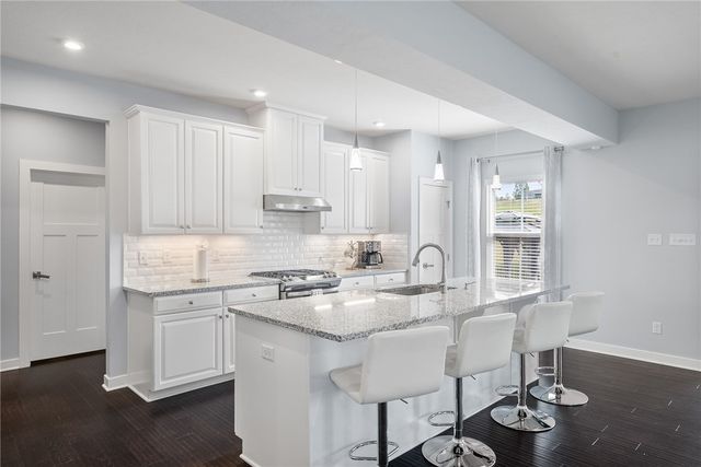 1001 Black Sands Drive, Jeannette, PA 15644