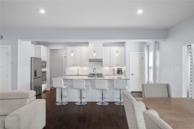 1001 Black Sands Drive, Jeannette, PA 15644