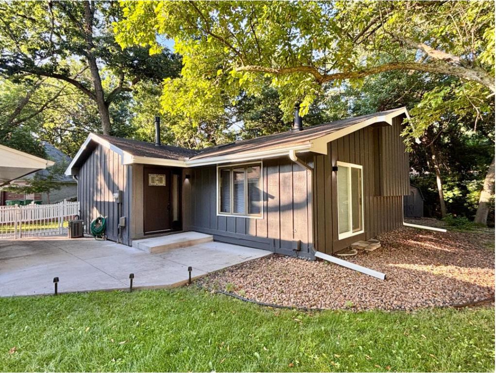 1414 W Danube Road, Fridley, MN 55432 — exterior