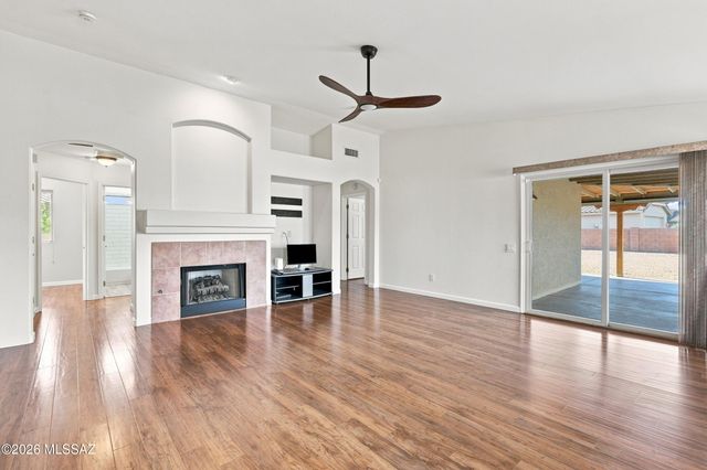 8987 N Mexican Sage Place, Tucson, AZ 85742