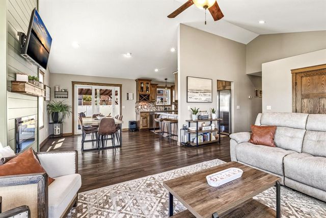 6364 Aspen Ridge Drive, Eau Claire, WI 54703