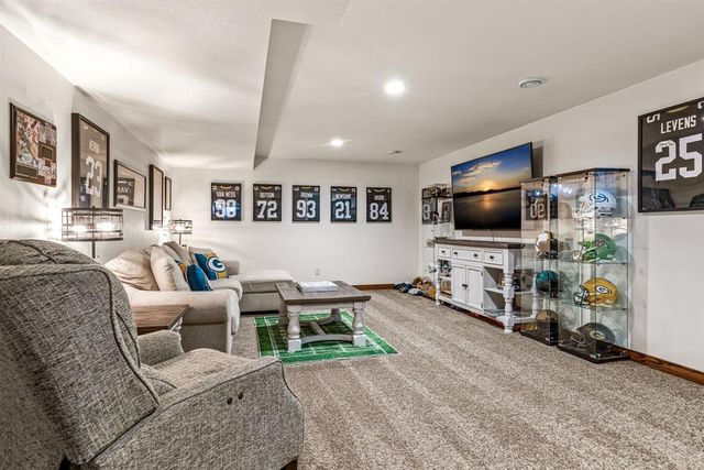 6364 Aspen Ridge Drive, Eau Claire, WI 54703