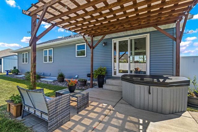 6364 Aspen Ridge Drive, Eau Claire, WI 54703