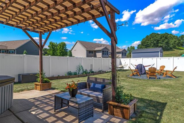 6364 Aspen Ridge Drive, Eau Claire, WI 54703
