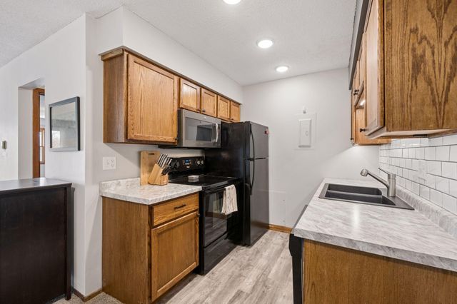 2730 Dale Street N D311, Roseville, MN 55113