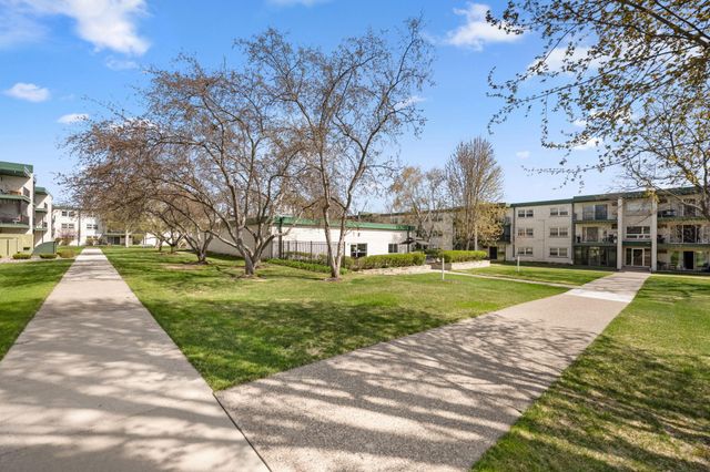 2730 Dale Street N D311, Roseville, MN 55113