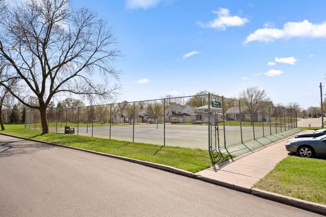 2730 Dale Street N D311, Roseville, MN 55113