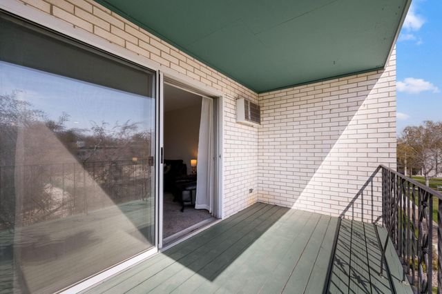 2730 Dale Street N D311, Roseville, MN 55113