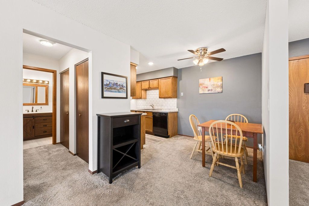 2730 Dale Street N D311, Roseville, MN 55113