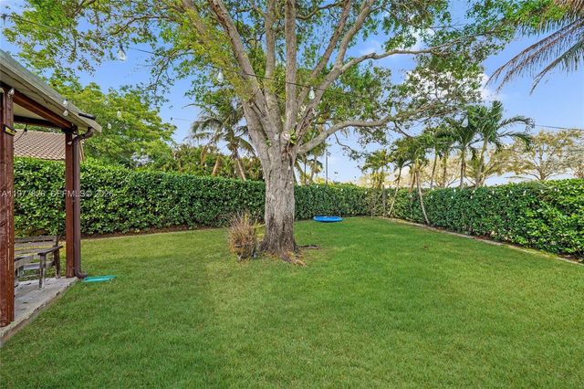 1410 SW 106th Ter, Davie, FL 33324