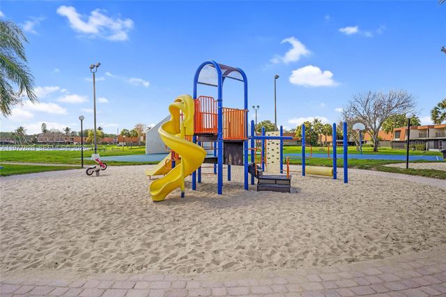 1410 SW 106th Ter, Davie, FL 33324