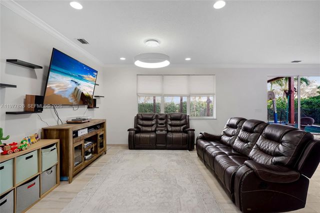 1410 SW 106th Ter, Davie, FL 33324