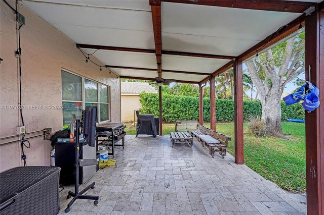 1410 SW 106th Ter, Davie, FL 33324