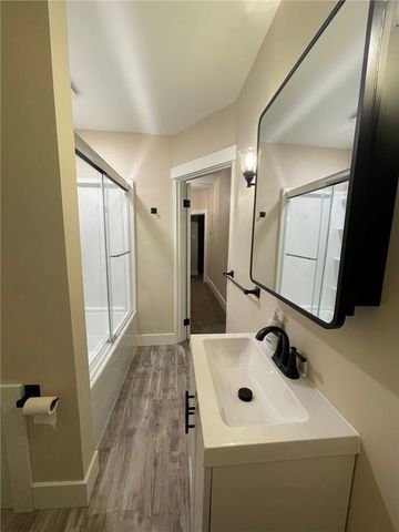 863 5th Ave Fl 2, Coraopolis, PA 15108