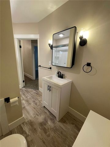 863 5th Ave Fl 2, Coraopolis, PA 15108