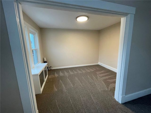 863 5th Ave Fl 2, Coraopolis, PA 15108